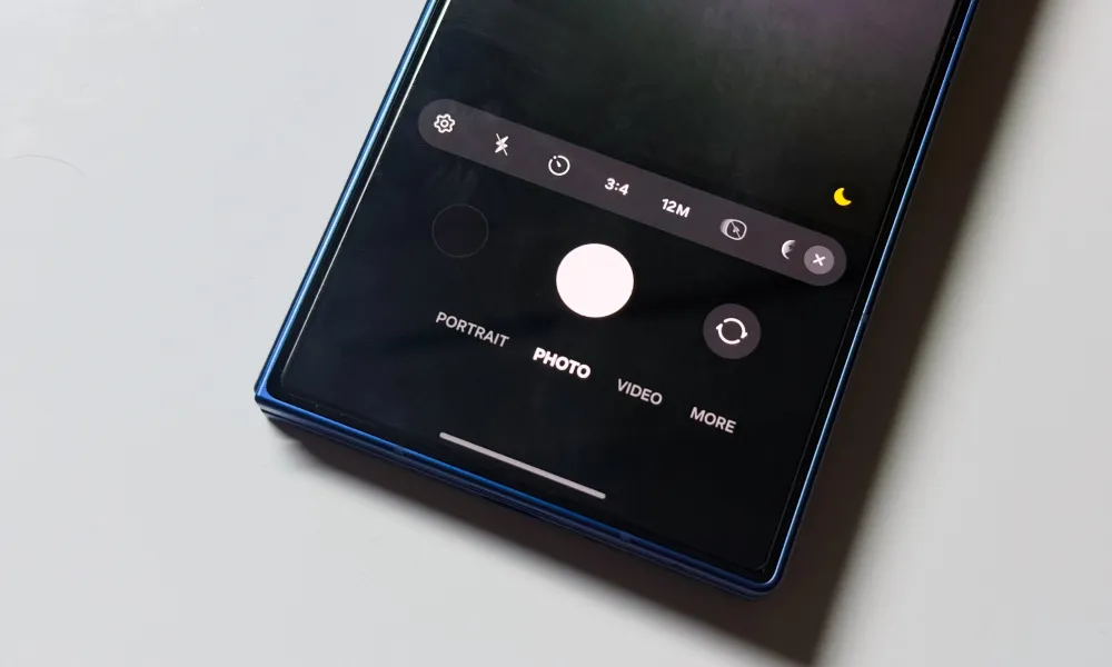 смартфон с One UI 8