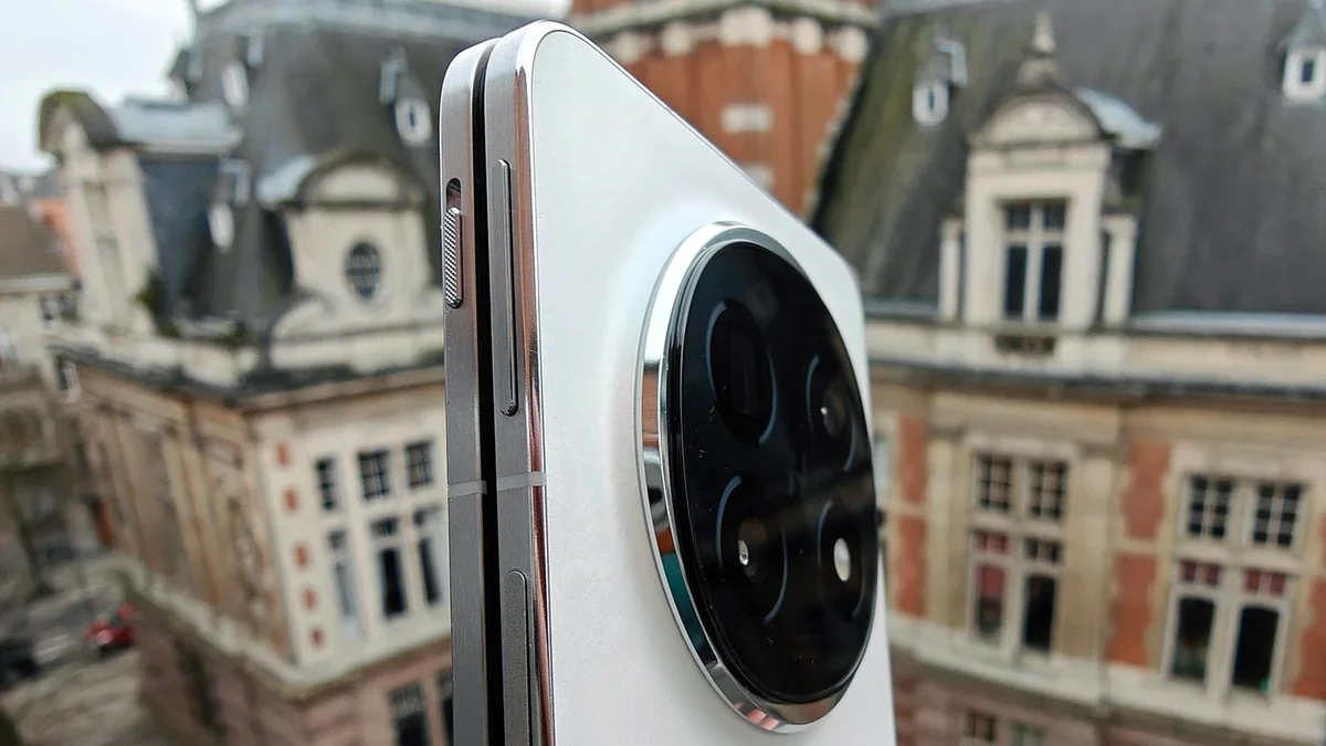 Oppo Find N6 — это провал: огромный корпус, странные камеры и все та же гонка за толщиной картинка Oppo Find N6 — это провал огромный корпус, странные камеры и все та же гонка за толщиной