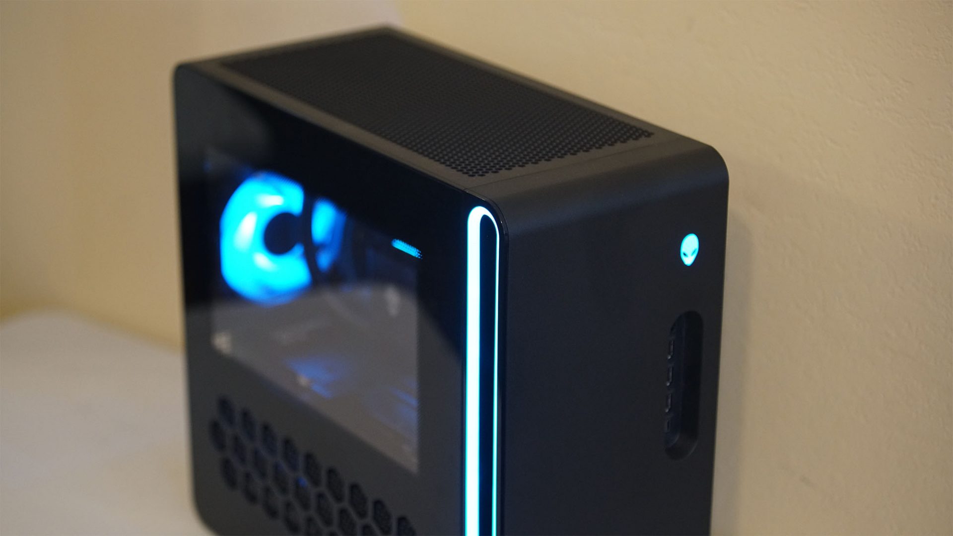 ПК Alienware Aurora (ACT1250) — мощь и стиль из будущего