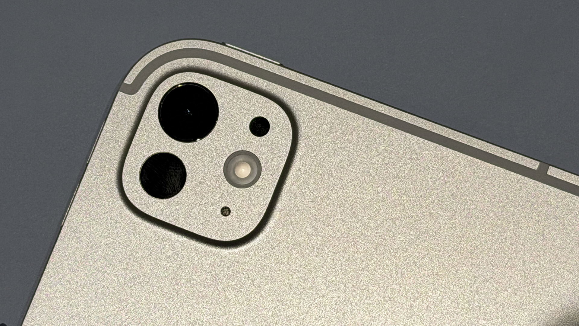 Обзор Apple iPad Pro M5: скоростная альтернатива ноутбуку картинка Планшет iPad Pro M5: конкурент ноутбукам по мощности