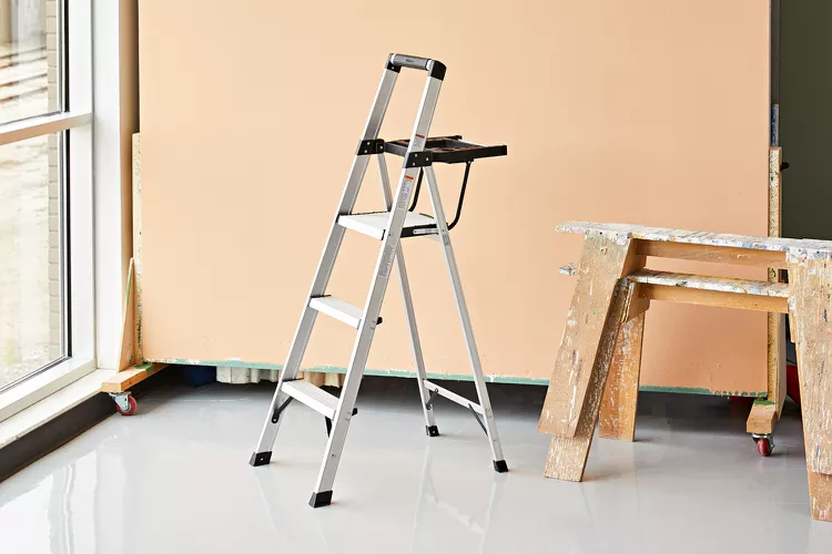 538872Провал на каждой ступеньке: 5 стремянок для дома, от которых одни проблемы