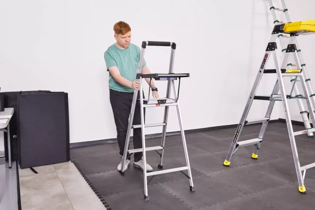 Провал на каждой ступеньке 5 стремянок для дома, от которых одни проблемы