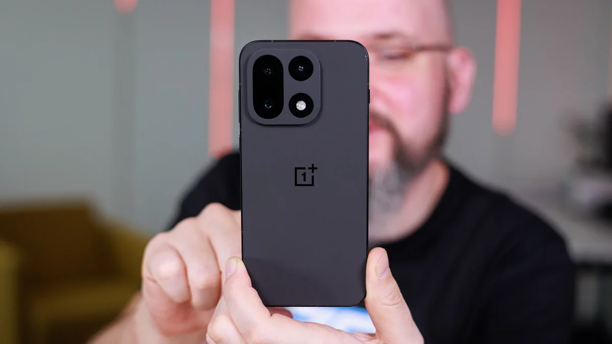 532435Провал OnePlus 15R: огромная батарея и компромиссный чип — это всё, на что способна компания?