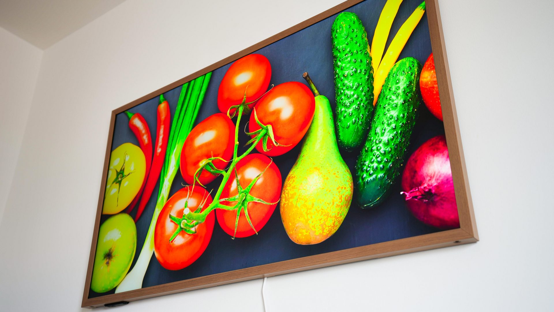 Провал Samsung Frame TV как Hisense Canvas уделал конкурента за полцены