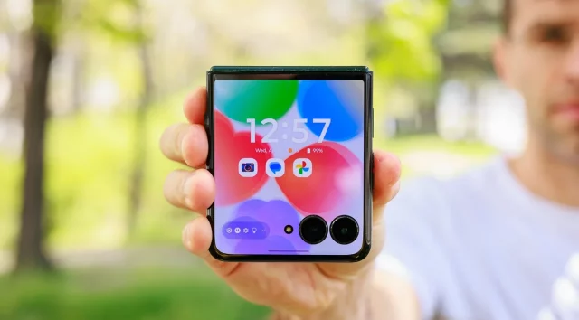 Провал Samsung: почему Galaxy Z Flip 7 никто не хочет покупать вместо Motorola Razr