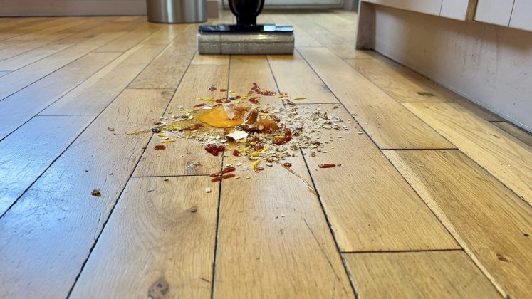 Пылесос Eureka RapidWash 730 для сухой и влажной уборки