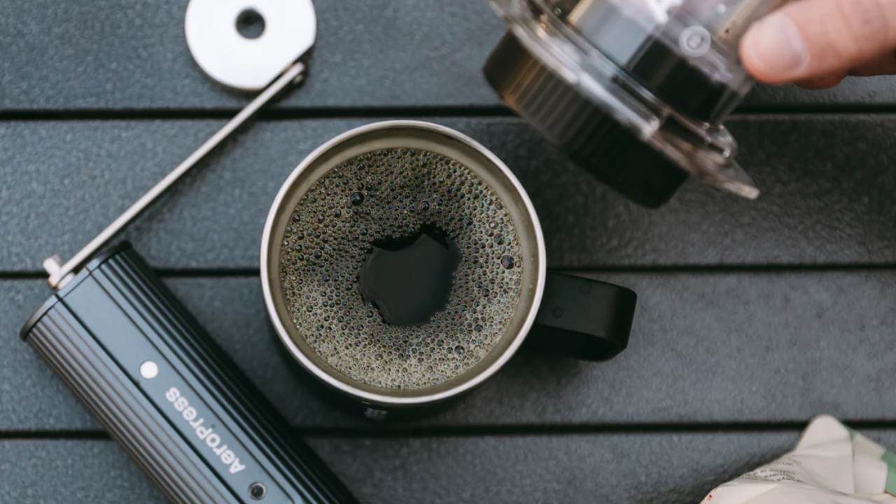 Ручная кофемолка AeroPress: точный помол и портативность