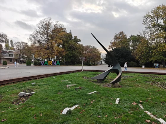 С камерой OnePlus 15 что-то не так. Объясняем, почему все так плохо