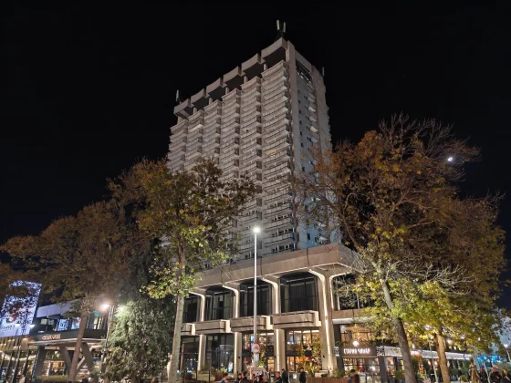 С камерой OnePlus 15 что-то не так. Объясняем, почему все так плохо