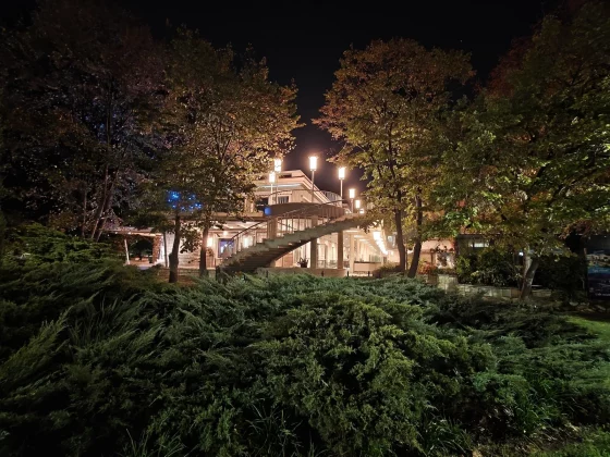 С камерой OnePlus 15 что-то не так. Объясняем, почему все так плохо