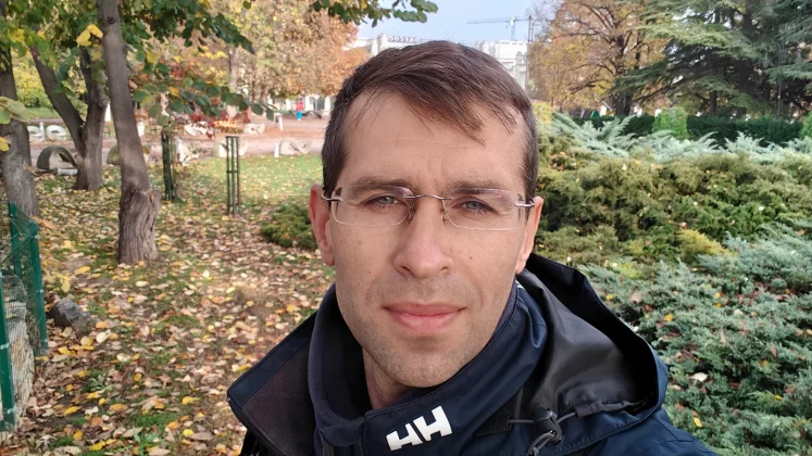 С камерой OnePlus 15 что-то не так. Объясняем, почему все так плохо