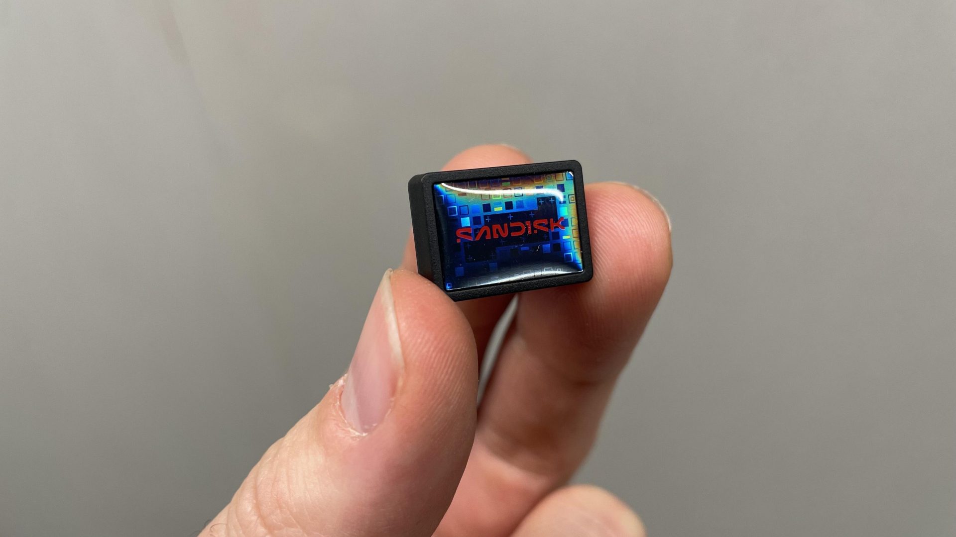 SanDisk сошла с ума флешка ExtremeFit USB-C настолько крошечная, что вы ее потеряете в первый же день