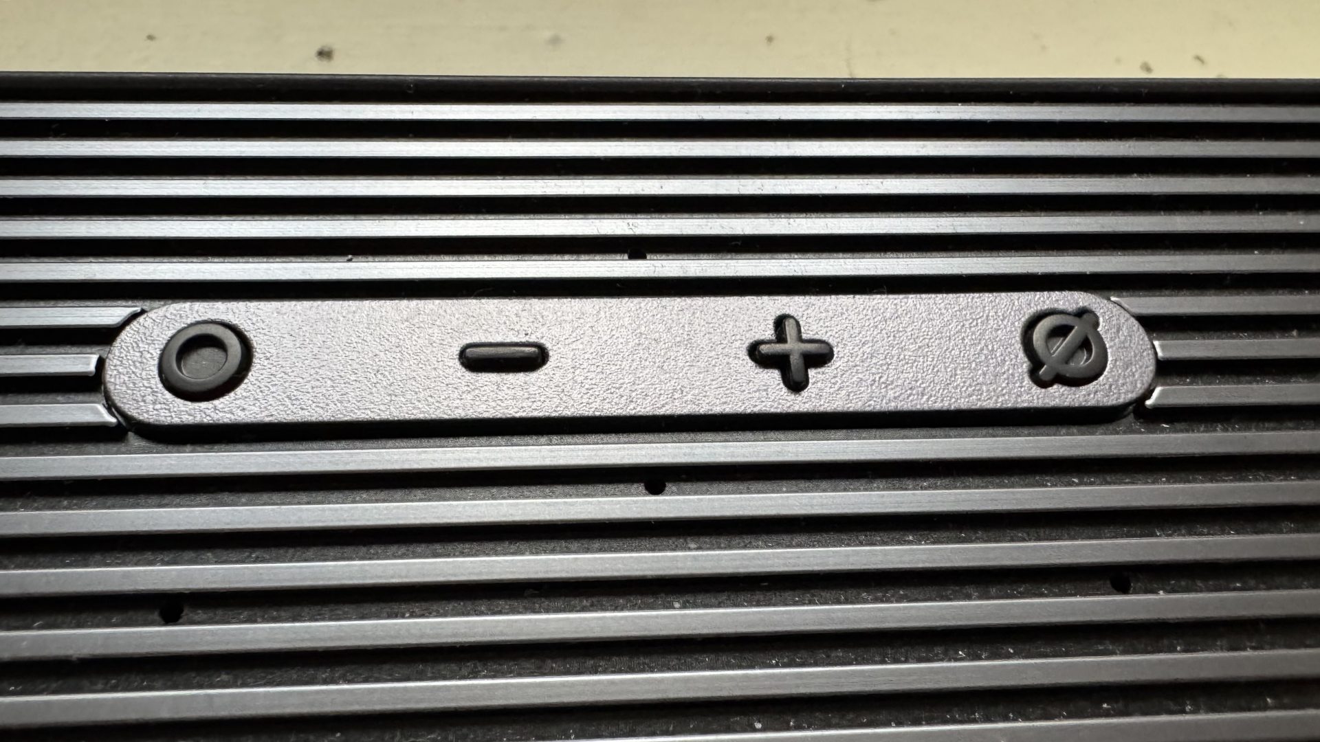 Саундбар Samsung HW-Q990F с кубическим сабвуфером