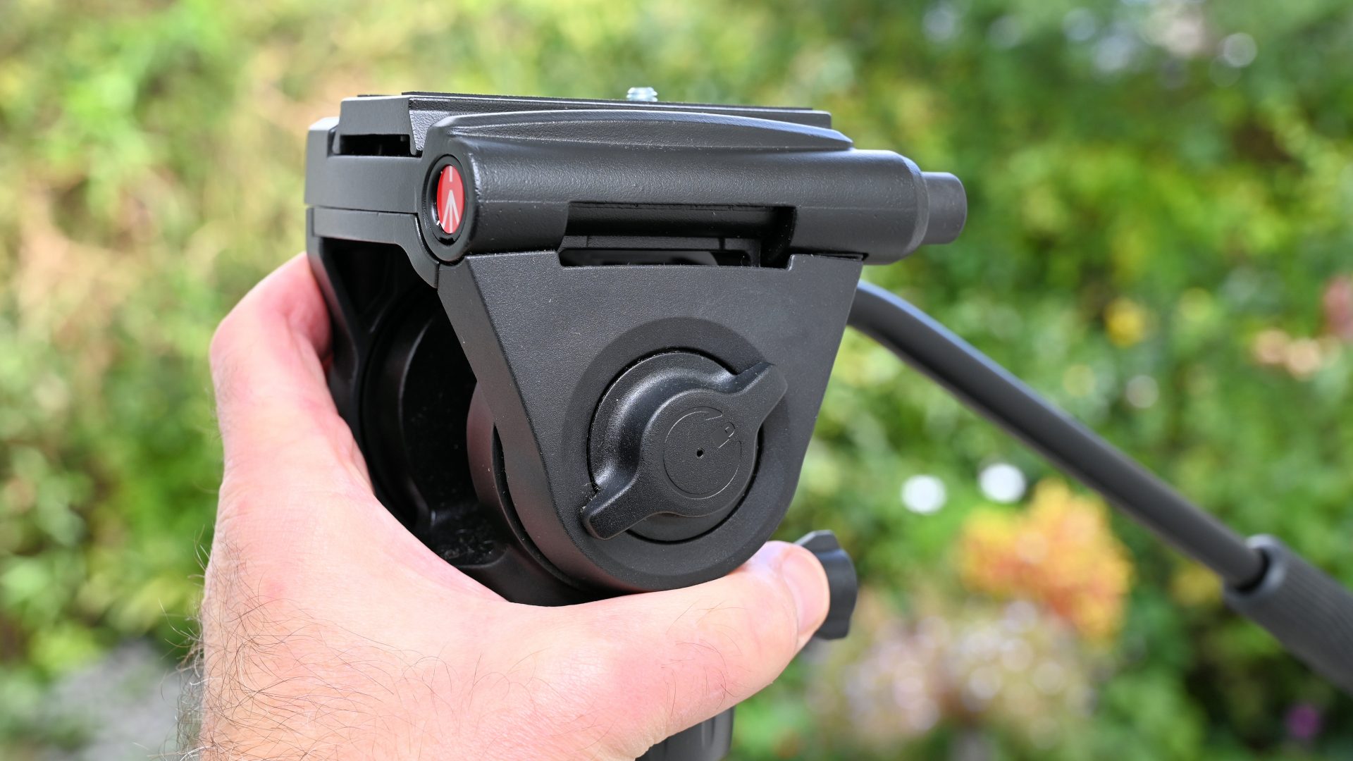 Штатив Manfrotto One Hybrid — универсальное решение