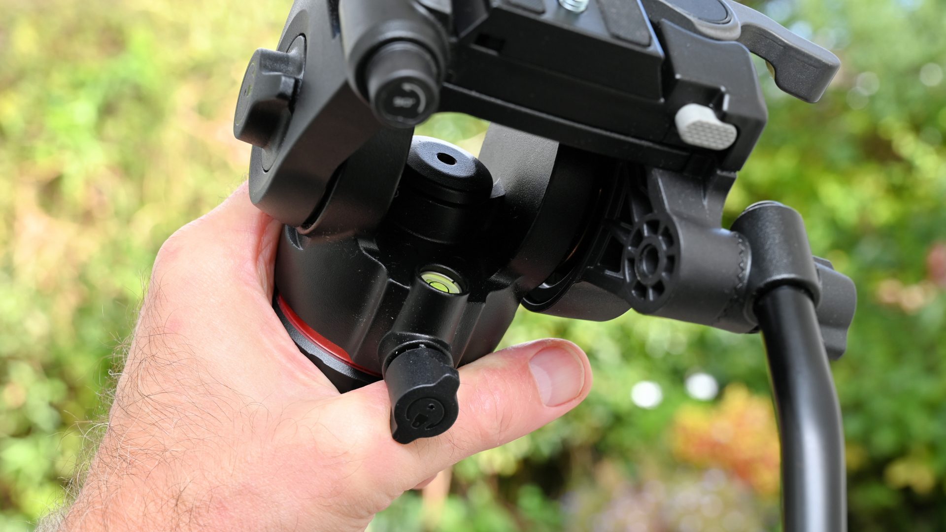 Штатив Manfrotto One Hybrid — универсальное решение