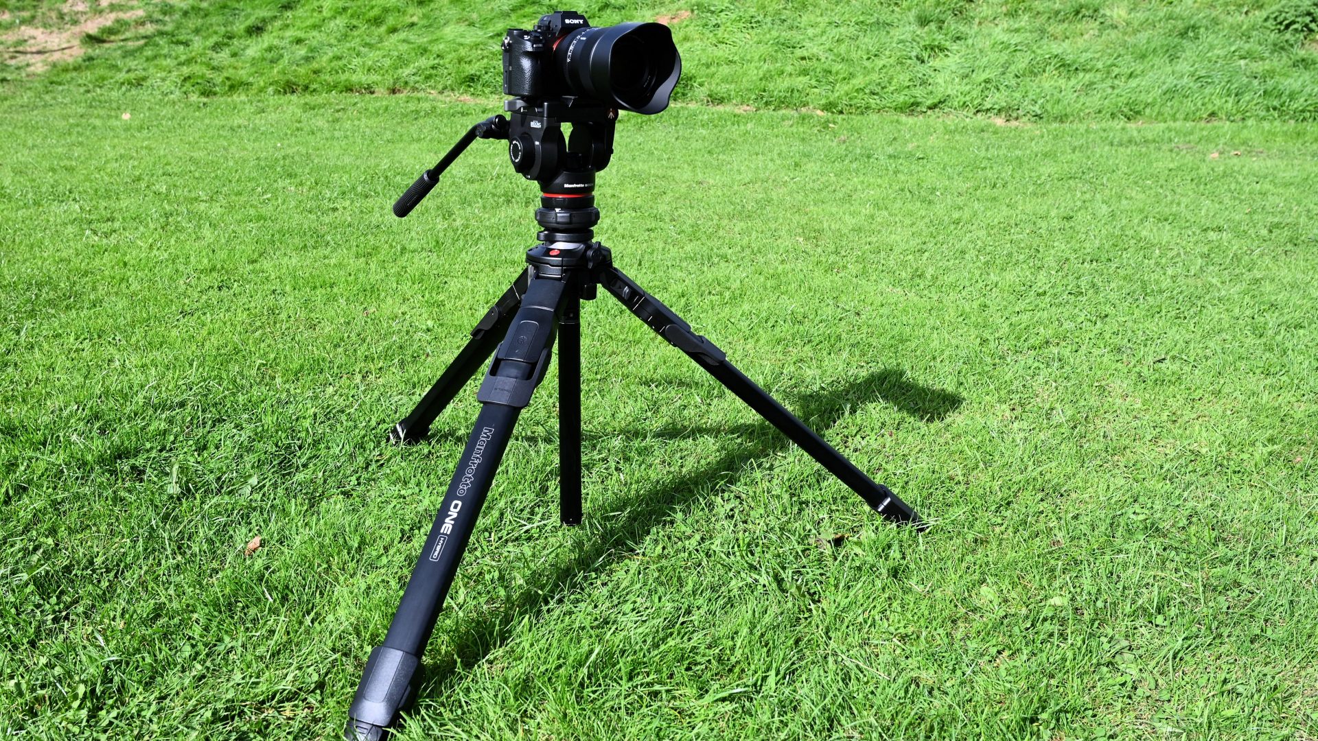 Штатив Manfrotto One Hybrid — универсальное решение