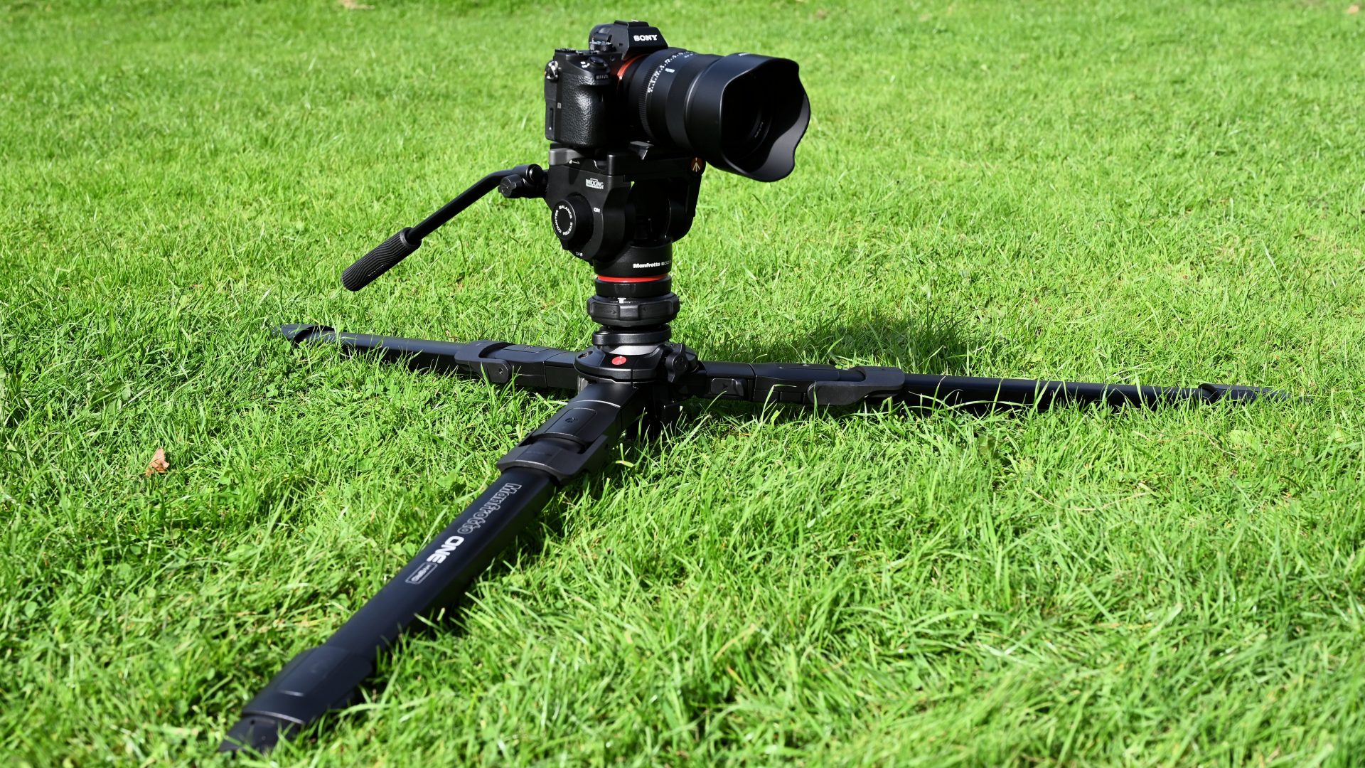 Штатив Manfrotto One Hybrid — универсальное решение