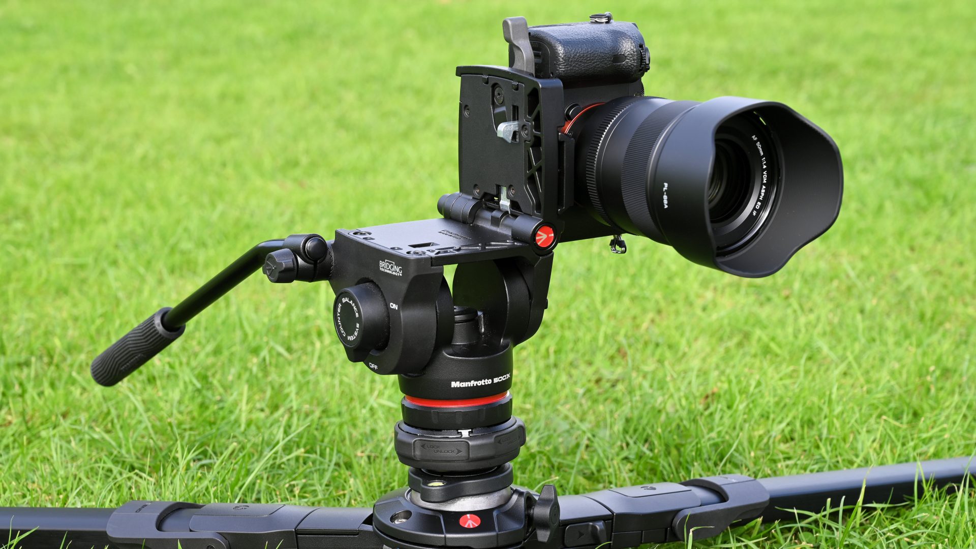 Штатив Manfrotto One Hybrid — универсальное решение