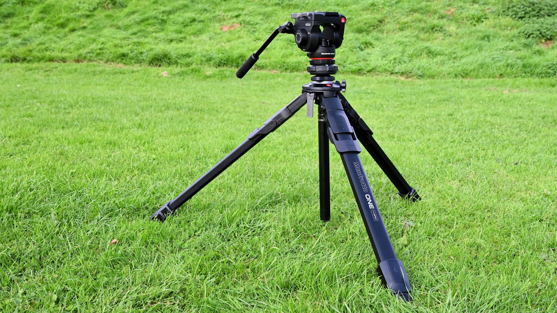 Штатив Manfrotto One Hybrid — универсальное решение