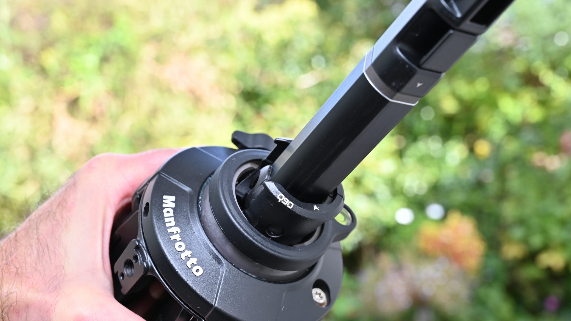 Штатив Manfrotto One Hybrid — универсальное решение