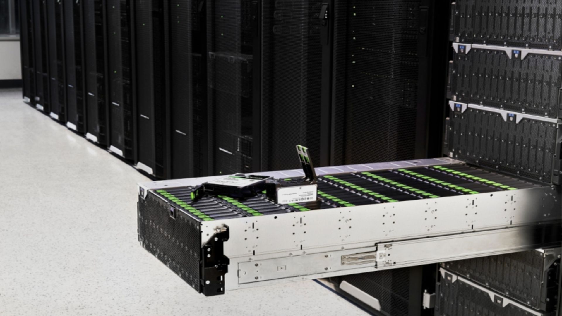 530456Seagate показала хранилище на 3,2 петабайта для эры ИИ