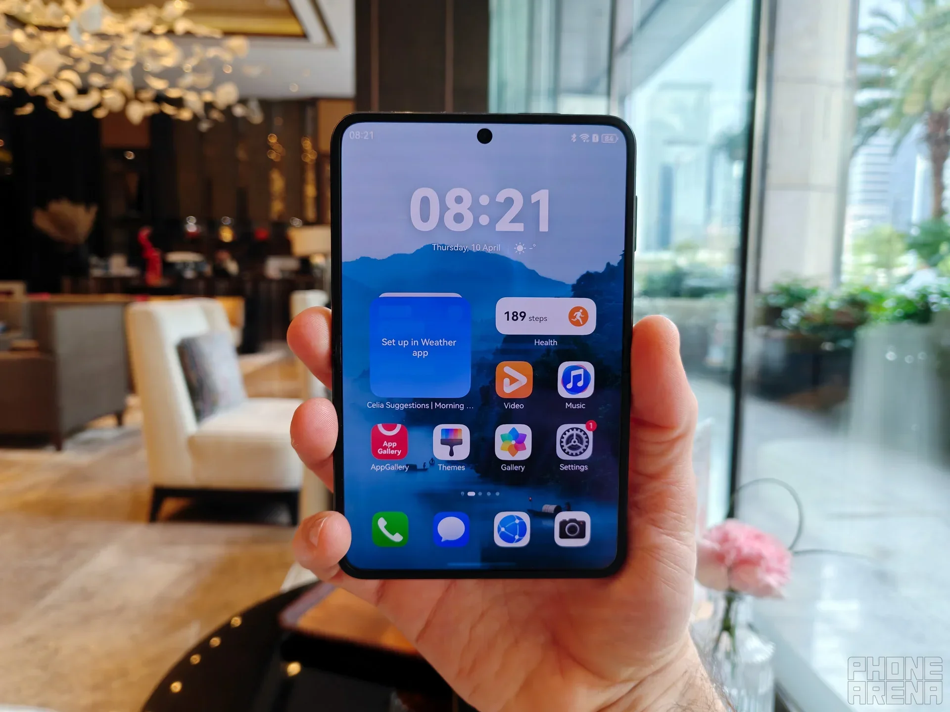 Смартфон Galaxy Z Fold 8 против iPhone Fold: битва и цифры