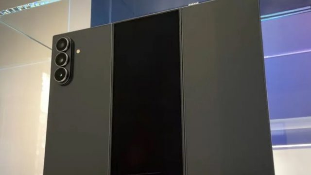 Смартфон Galaxy Z TriFold трёхпанельный складной Смартфон Galaxy Z TriFold: трёхпанельный складной