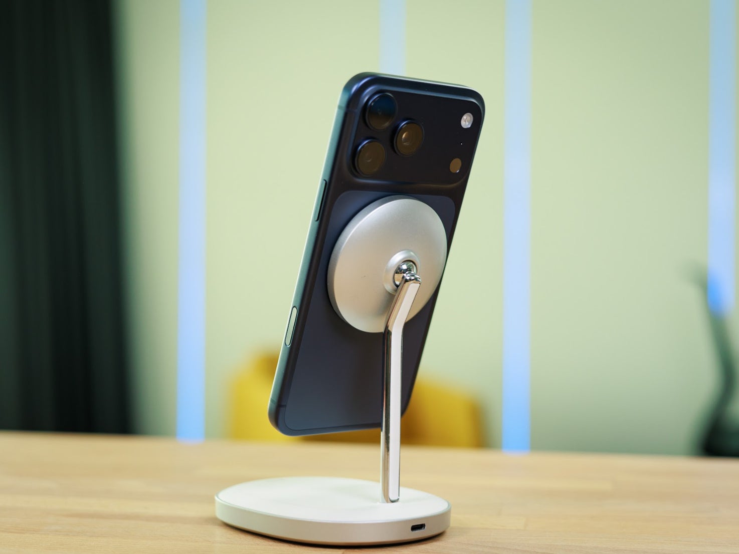 Смартфон iPhone 17 Pro: Apple снова захватывает рынок