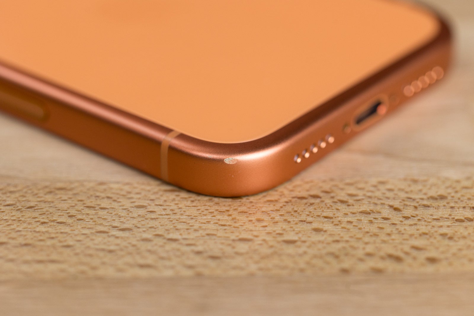 Смартфон iPhone 17 Pro показывает слабость рамки