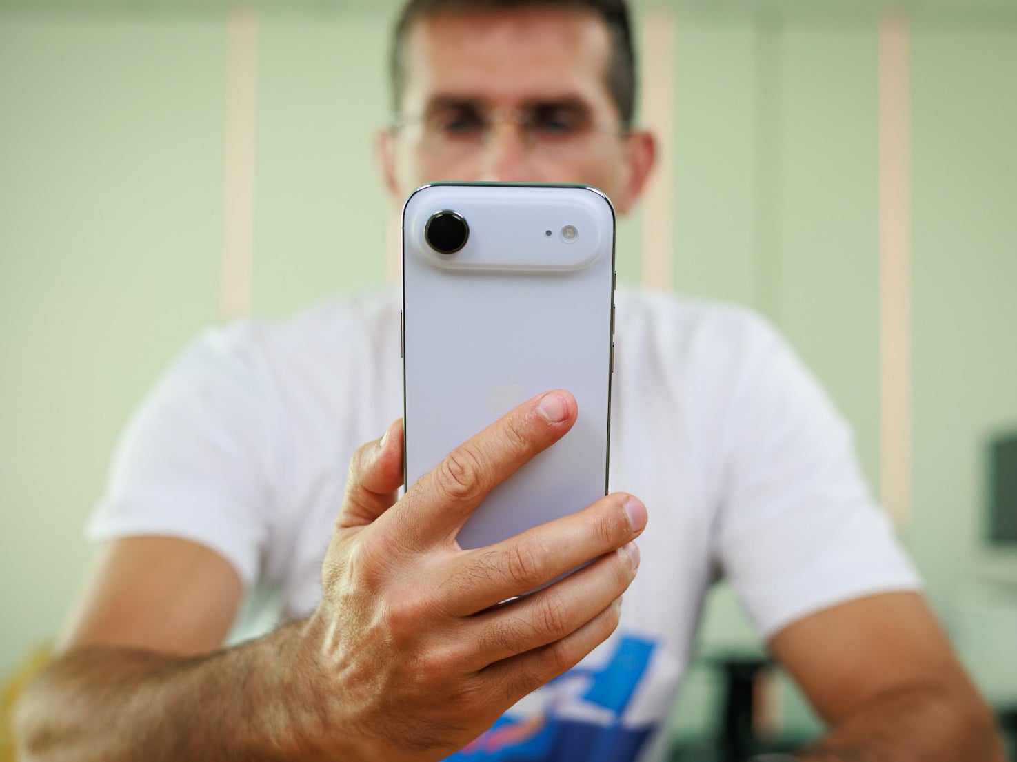 iPhone Air провалился, продажи поражают картинка Смартфон iPhone Air: будущее модели зависит от батарей