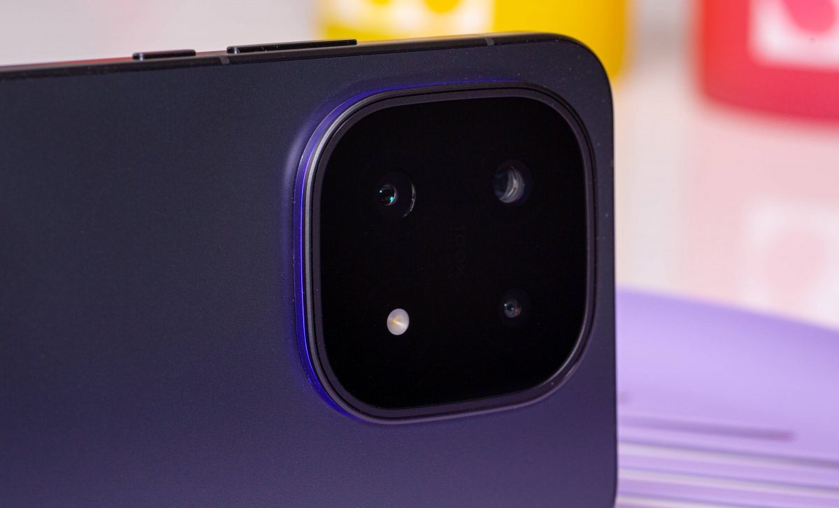 Смартфон iQOO 15: апгрейд дисплея, новая камера