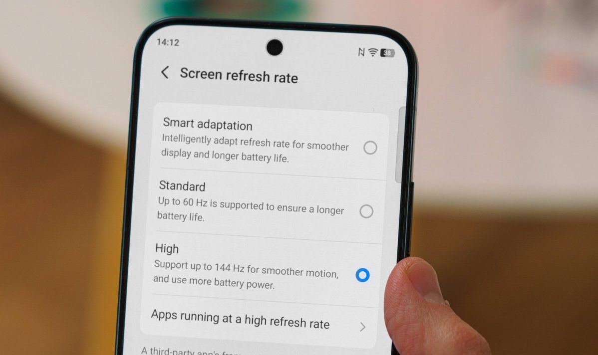 Смартфон iQOO 15: апгрейд дисплея, новая камера