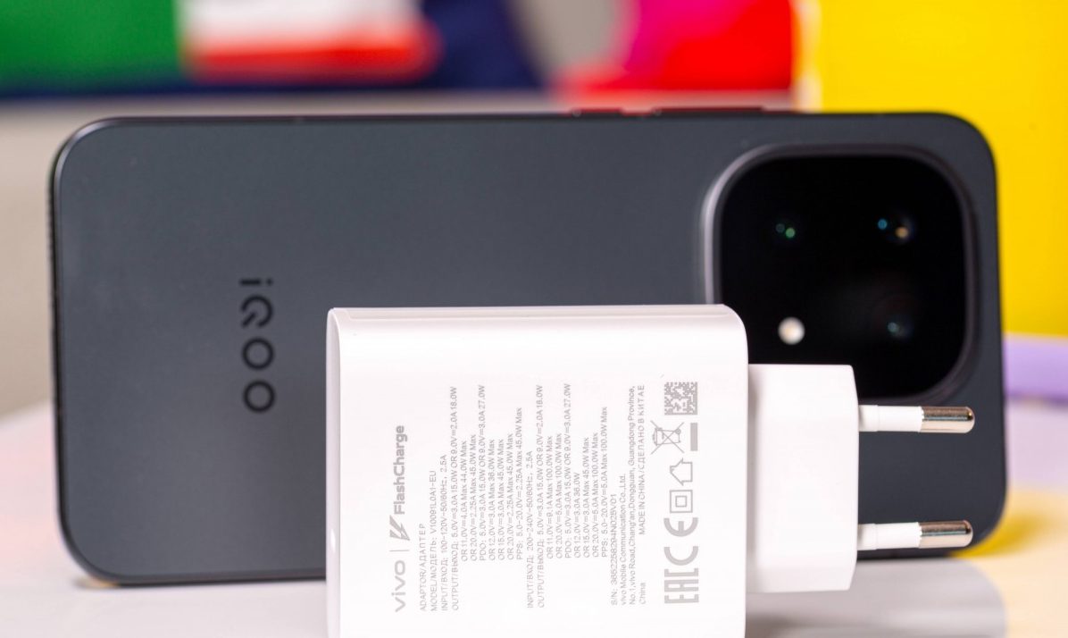 Смартфон iQOO 15: апгрейд дисплея, новая камера