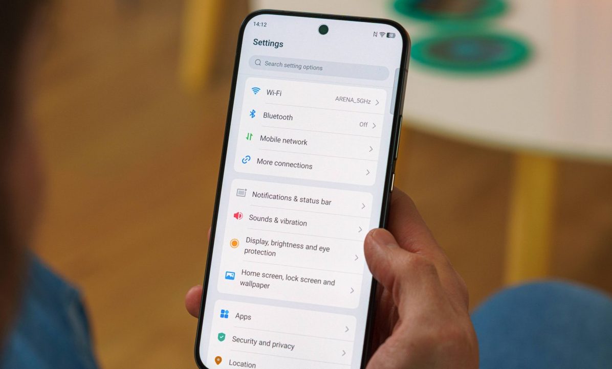 Смартфон iQOO 15: апгрейд дисплея, новая камера