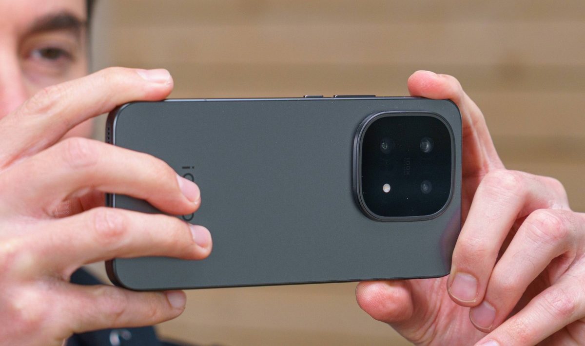 Смартфон iQOO 15: апгрейд дисплея, новая камера