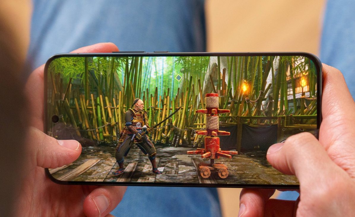 Смартфон iQOO 15: апгрейд дисплея, новая камера