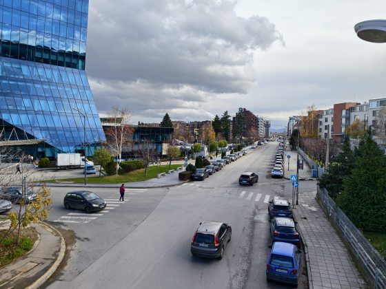 Смартфон iQOO 15: апгрейд дисплея, новая камера