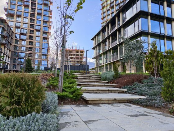 Смартфон iQOO 15: апгрейд дисплея, новая камера