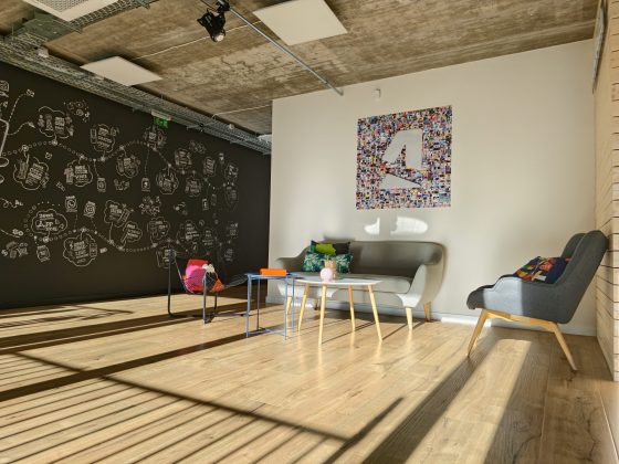 Смартфон iQOO 15: апгрейд дисплея, новая камера