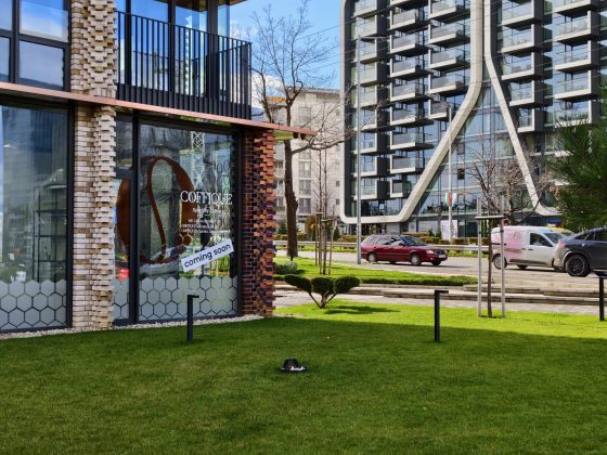 Смартфон iQOO 15: апгрейд дисплея, новая камера