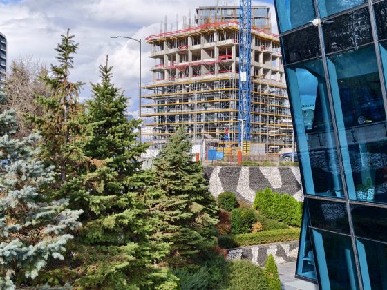 Смартфон iQOO 15: апгрейд дисплея, новая камера