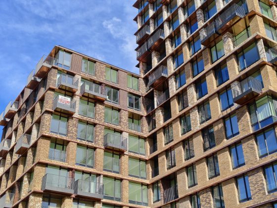 Смартфон iQOO 15: апгрейд дисплея, новая камера