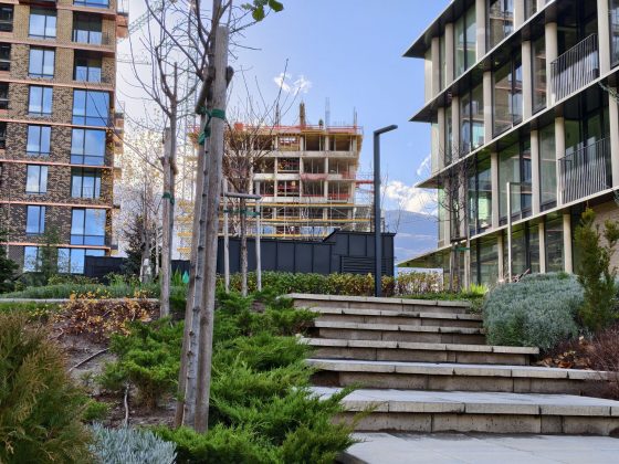 Смартфон iQOO 15: апгрейд дисплея, новая камера