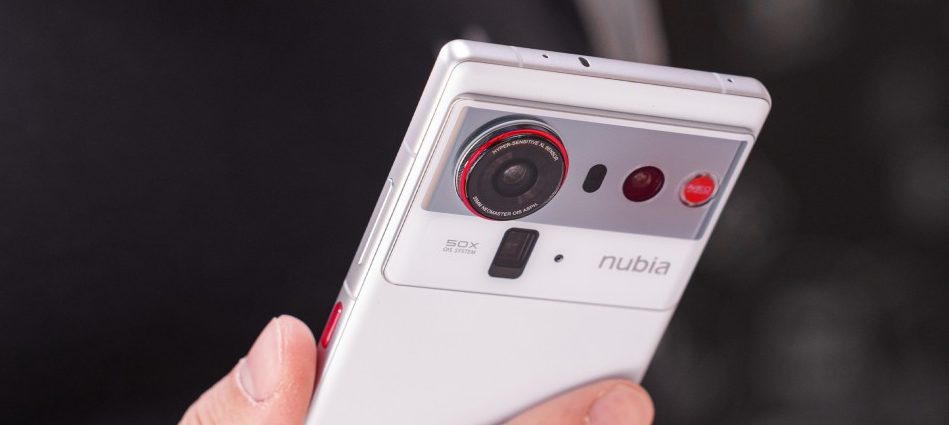 Смартфон Nubia Z80 Ultra: магия под дисплеем