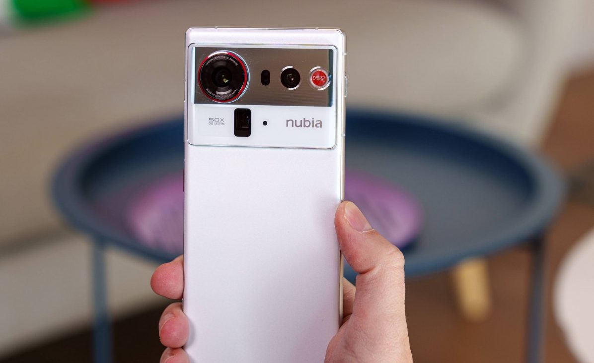Смартфон Nubia Z80 Ultra: магия под дисплеем