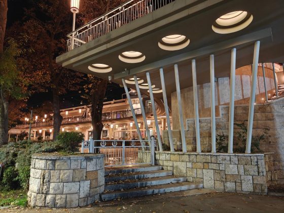 Смартфон OnePlus 15 с 50 МП камерой и улучшенным зумом