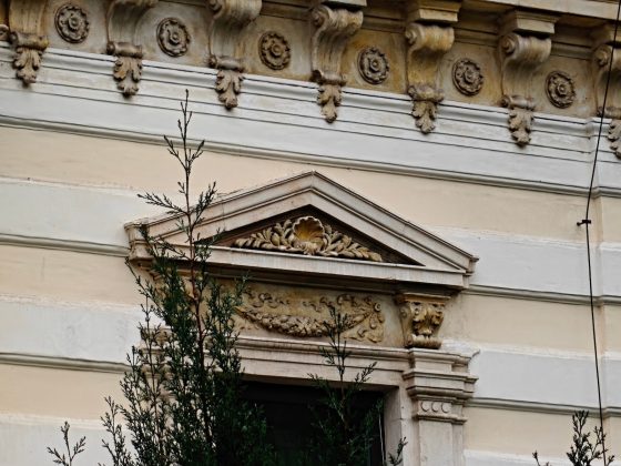 Смартфон OnePlus 15 с 50 МП камерой и улучшенным зумом