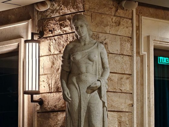 Смартфон OnePlus 15 с 50 МП камерой и выгодной акцией