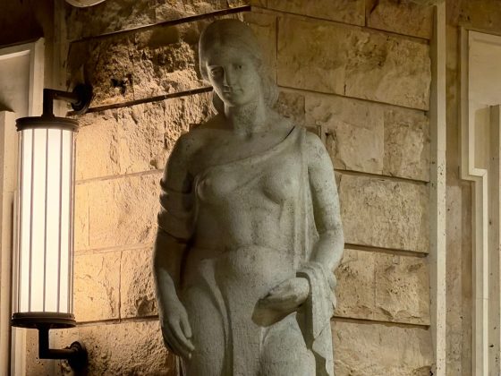 Смартфон OnePlus 15 с 50 МП камерой и выгодной акцией