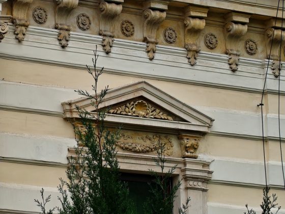 Смартфон OnePlus 15 с 50 МП камерой и выгодной акцией